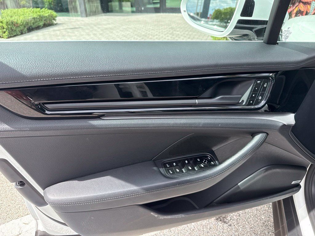 Certified 2025 Porsche Panamera RWD image 2
