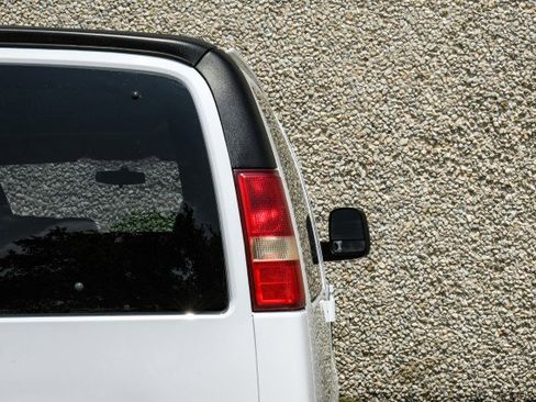 Used 2015 Chevrolet Express 2500 LT w/ LT Preferred Equipment Group image 42