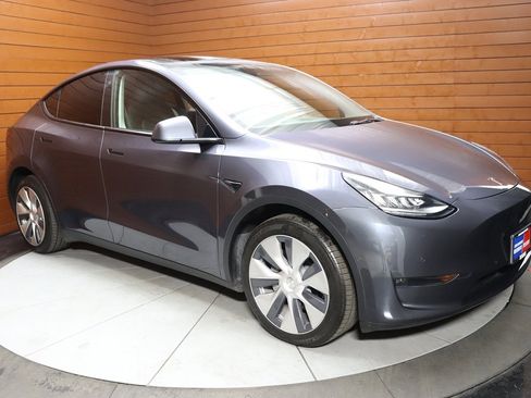 Used 2023 Tesla Model Y Long Range image 14