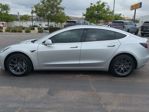 Used 2018 Tesla Model 3 RWD image 9
