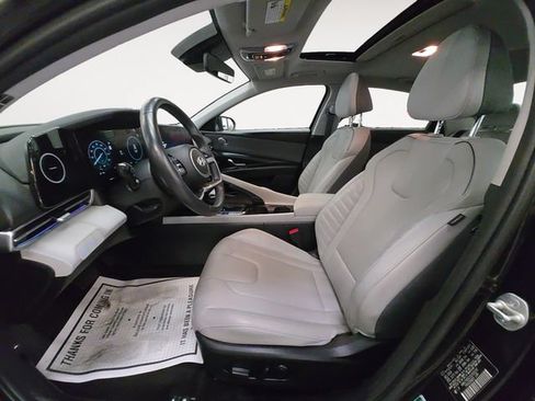 Certified 2025 Hyundai Elantra Limited FWD image 11
