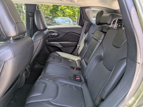 Used 2019 Jeep Cherokee Limited FWD image 13