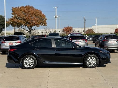 Used 2025 Toyota Camry LE image 3