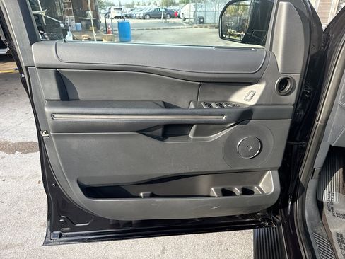Used 2022 Ford Expedition XLT image 18