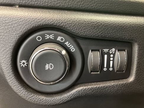 Used 2020 Chrysler Pacifica Limited w/ S Appearance Package FWD image 16