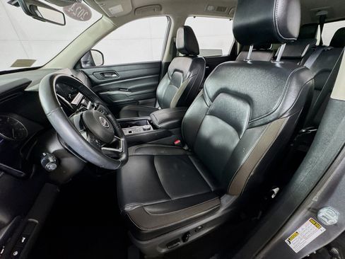 Used 2024 Nissan Pathfinder SL w/ Black Appearance Package AWD/4WD image 14
