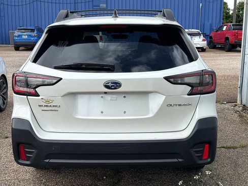 Used 2021 Subaru Outback Premium image 4
