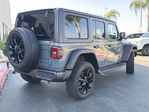 Used 2025 Jeep Wrangler Unlimited Sahara w/ Safety Group AWD/4WD image 5