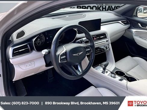 Used 2025 Genesis G70 2.5T image 12