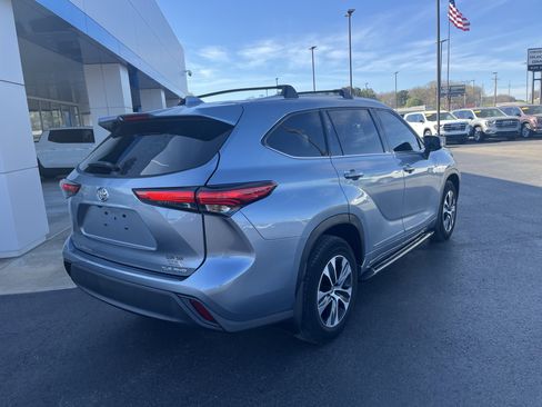 Used 2022 Toyota Highlander XLE image 8