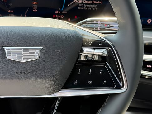 Used 2025 Cadillac Lyriq Luxury AWD/4WD image 41
