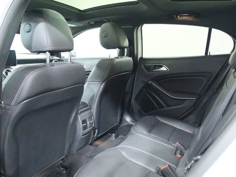 Certified 2019 Mercedes-Benz GLA 250 4MATIC image 27