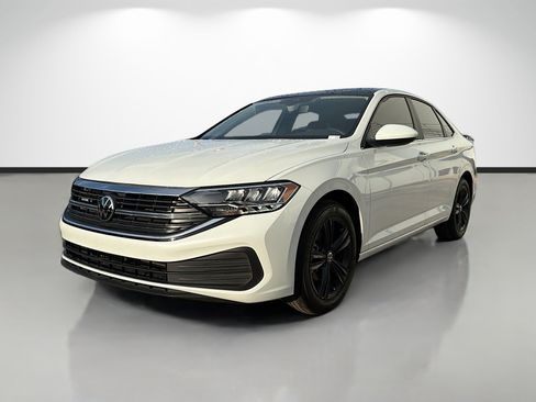 Used 2024 Volkswagen Jetta SE w/ Panoramic Sunroof Package FWD image 7