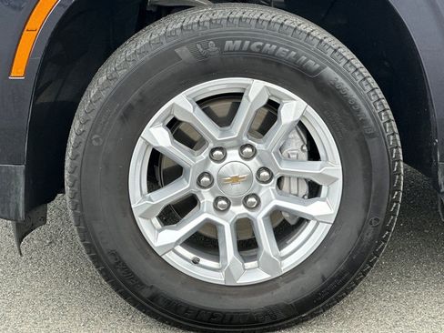 Used 2025 Chevrolet Suburban LT AWD/4WD image 28