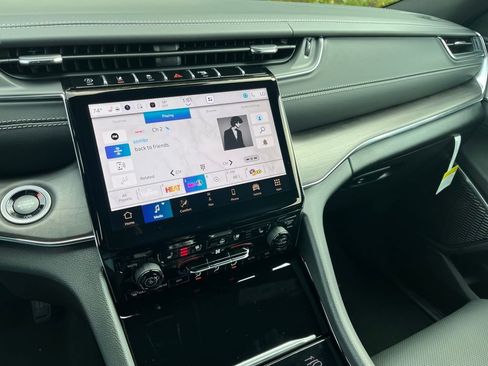 New 2025 Jeep Grand Cherokee L Overland w/ Luxury Tech Group IV image 15