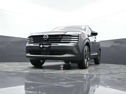 New 2026 Nissan Kicks SR AWD/4WD image 25