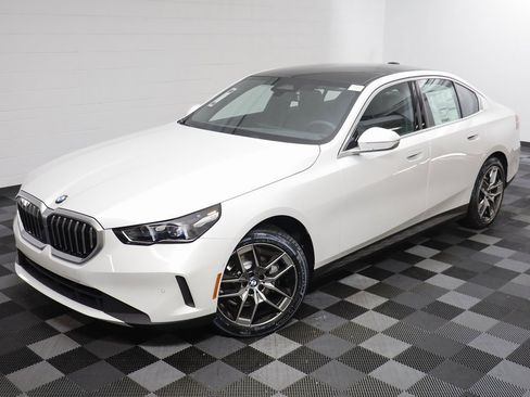 New 2026 BMW 530i xDrive image 2