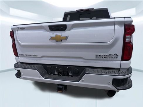 Used 2022 Chevrolet Silverado 2500 High Country w/ Technology Package image 10