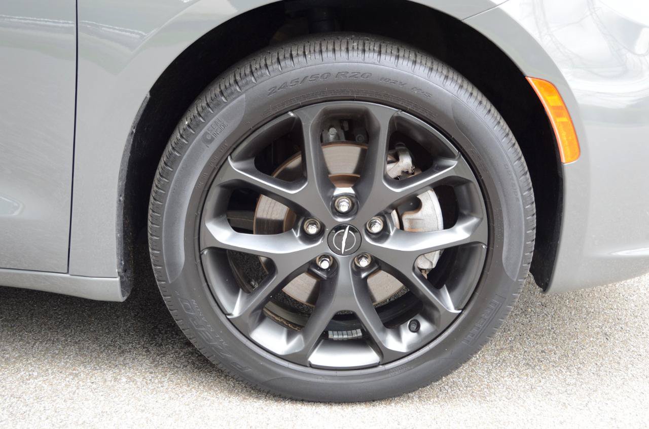 Used 2023 Chrysler Pacifica Touring-L w/ S Appearance Package AWD/4WD image 12