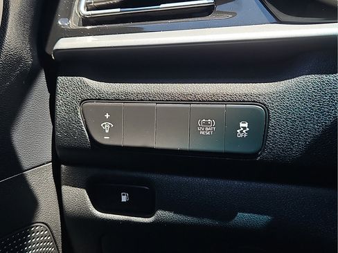 Used 2020 Kia Niro LX FWD image 15