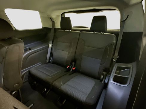 Used 2023 GMC Acadia SLE w/ Driver Convenience Package image 29