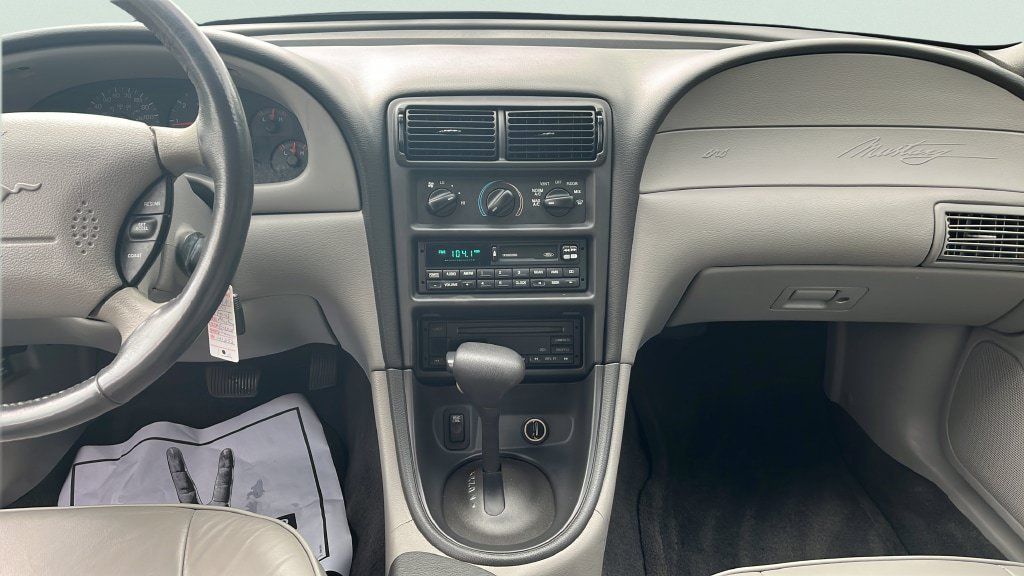 Used 2000 Ford Mustang Coupe RWD image 10