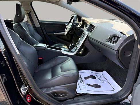 Used 2018 Volvo S60 T5 Inscription Platinum image 30