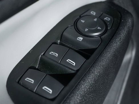 Used 2022 Chevrolet Equinox LS w/ LS Convenience Package image 16