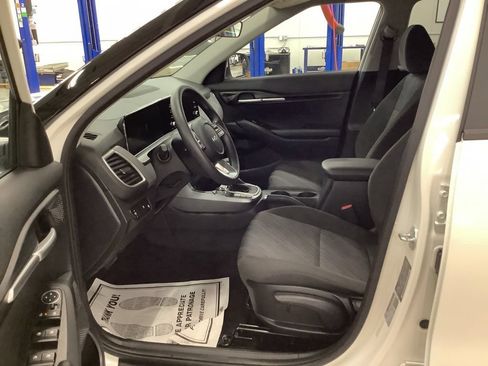 Used 2024 Kia Seltos LX AWD/4WD image 13