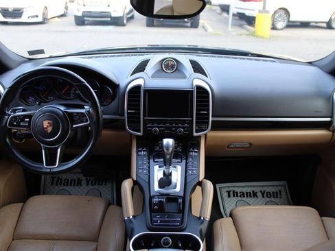 Used 2016 Porsche Cayenne w/ Premium Package AWD/4WD image 13