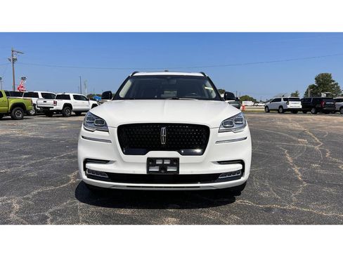 Used 2023 Lincoln Aviator Reserve w/ Equipment Group 201A AWD/4WD image 2