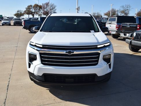 New 2026 Chevrolet Traverse LT w/ Driver Confidence Package image 2