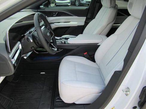 New 2026 Cadillac Lyriq Premium Luxury image 15