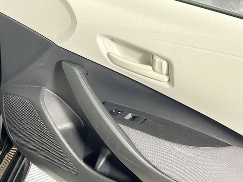 Used 2023 Toyota Corolla LE image 32