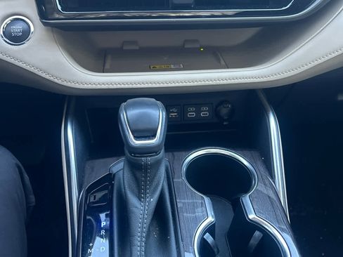 Used 2023 Toyota Highlander Limited image 16