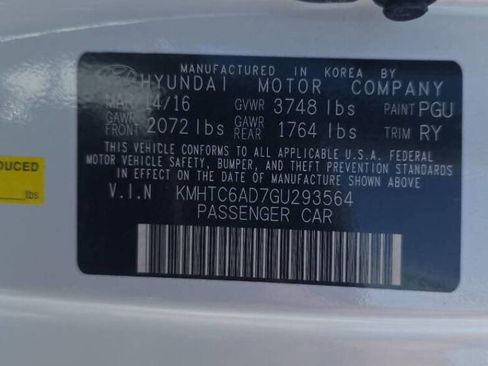 Used 2016 Hyundai Veloster image 16