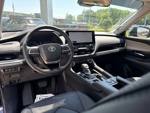 Used 2025 Toyota Grand Highlander AWD Hybrid image 27