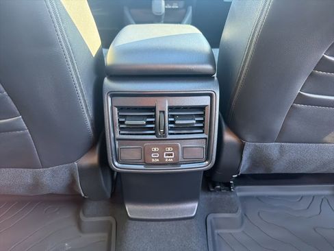 Certified 2025 Subaru Forester Premium AWD/4WD image 25