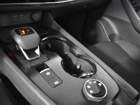 Used 2025 Nissan Rogue S AWD/4WD image 19