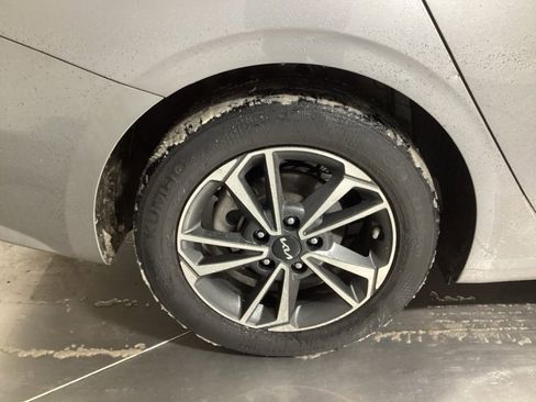 Used 2023 Kia Forte LXS w/ LXS Technology Package image 9