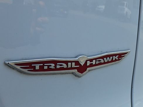 Used 2022 Jeep Cherokee Trailhawk w/ Comfort/Convenience Group AWD/4WD image 32