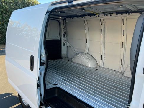 Used 2020 GMC Savana 2500 w/ Driver Convenience Package image 8