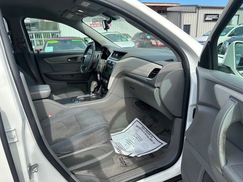 Used 2014 Chevrolet Traverse LT FWD image 12