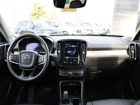 Certified 2025 Volvo XC40 B5 Core image 15