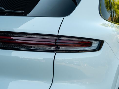 Certified 2024 Porsche Cayenne AWD/4WD image 19