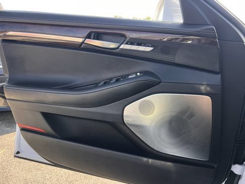Used 2018 Genesis G90 3.3T Premium AWD/4WD image 10