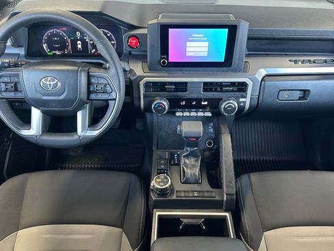 Certified 2025 Toyota Tacoma TRD Off-Road AWD/4WD image 12