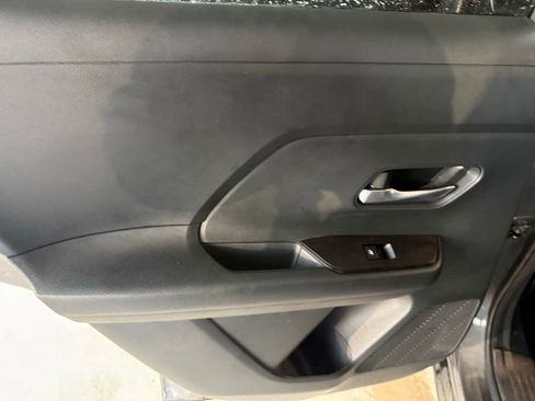 Used 2025 Nissan Kicks SV FWD image 13