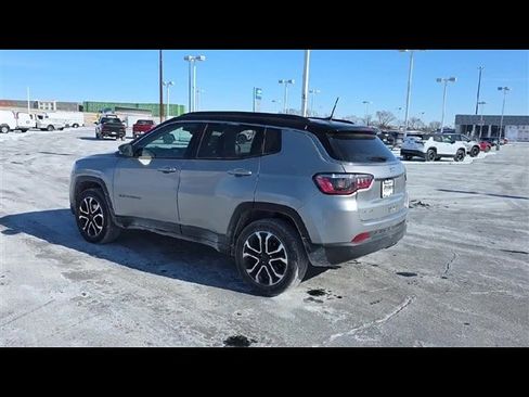 Used 2022 Jeep Compass Limited AWD/4WD image 7