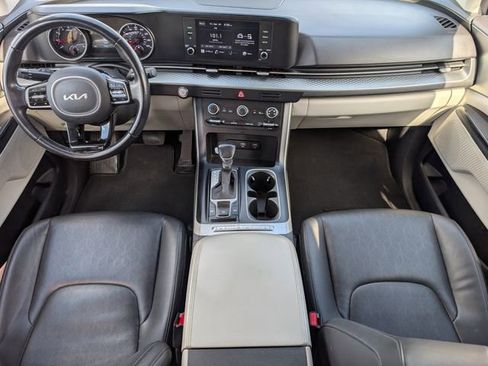 Used 2022 Kia Carnival LX FWD image 5
